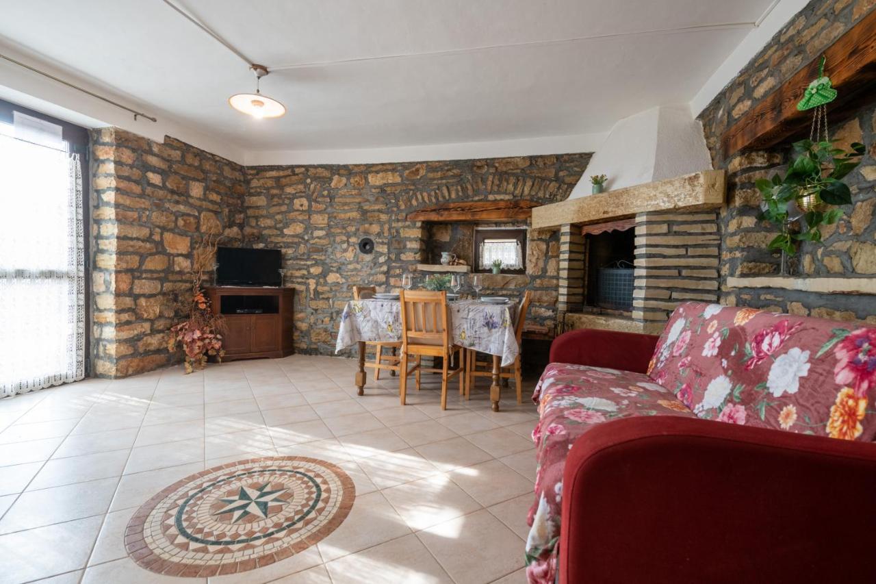 Apartment Larca Kanfanar Esterno foto