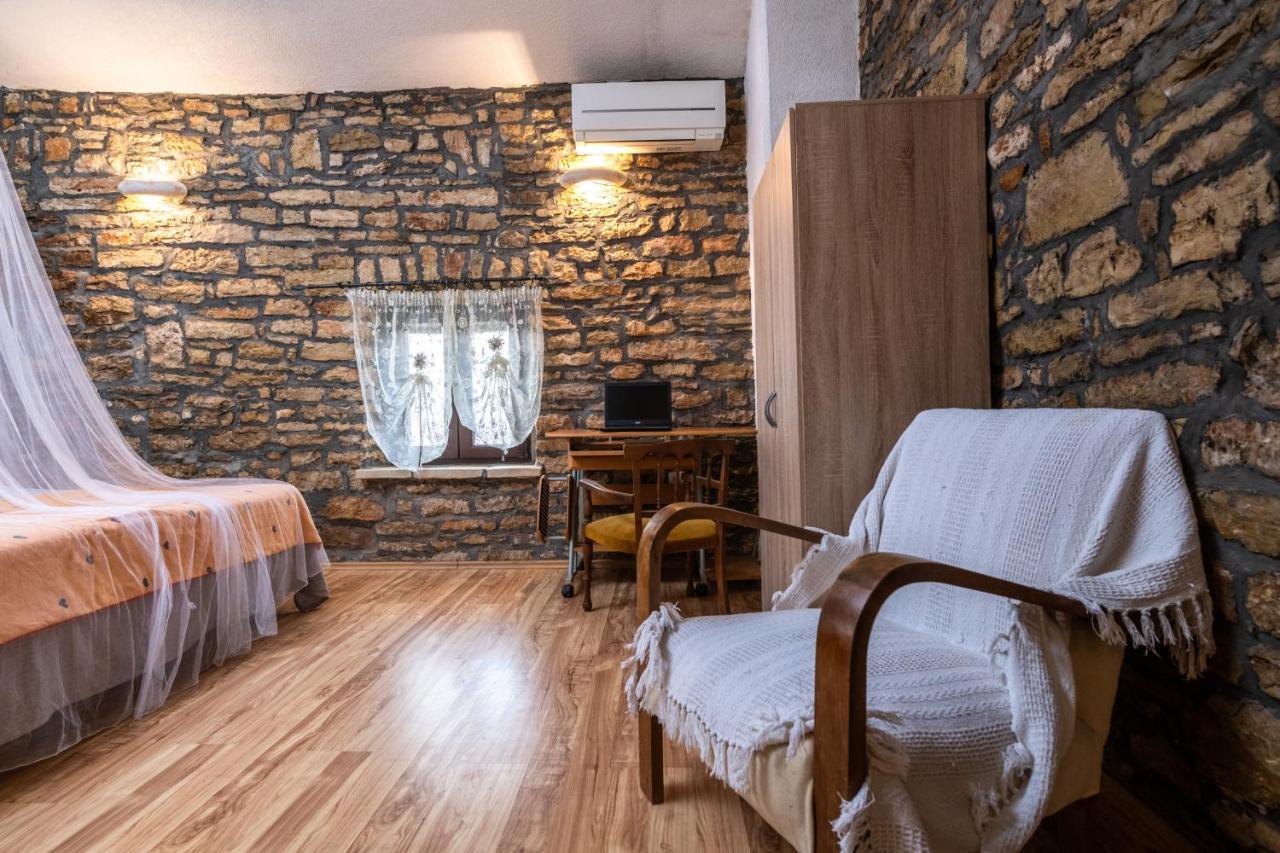 Apartment Larca Kanfanar Esterno foto